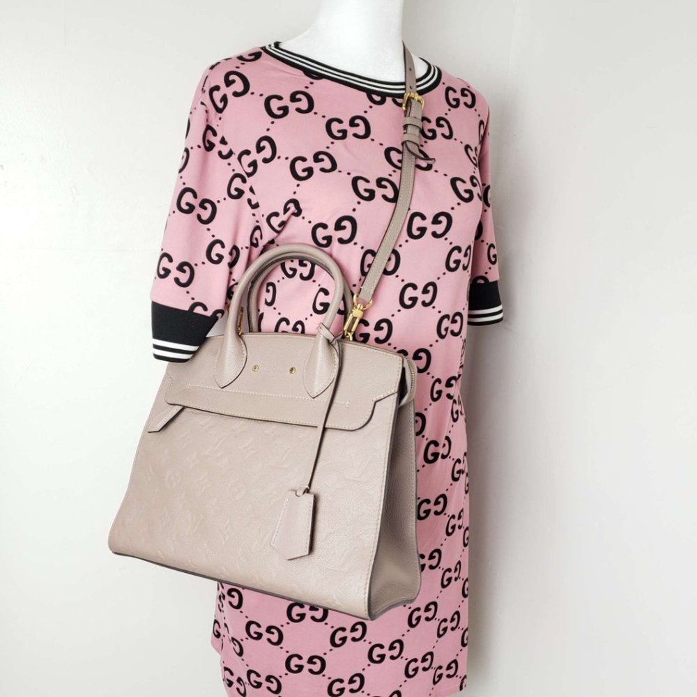 Louis Vuitton Pont Neuf MM Empreinte Shoulder Bag - Picture 14 of 15